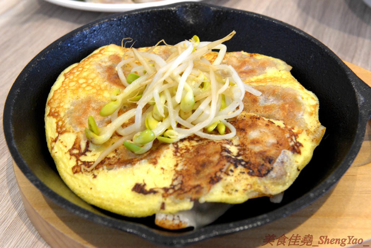 [台中西區]萬虎餃子 台中店 – 台南名店正義餃子來台中開分店並且全面改名,多款人氣餃子商品原汁原味台中開賣,口味特殊具創意,文青風格店面有氣氛,附近是審計新村。(已歇業)
