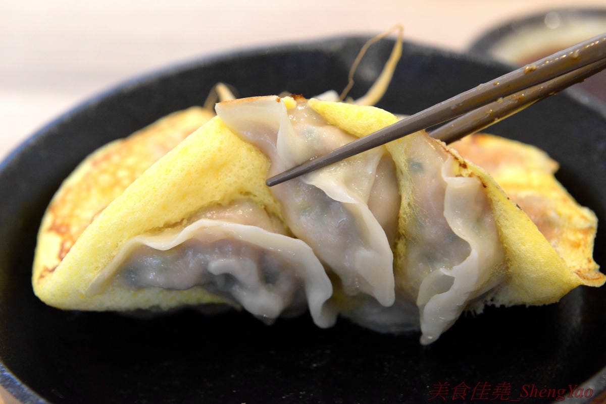 [台中西區]萬虎餃子 台中店 – 台南名店正義餃子來台中開分店並且全面改名,多款人氣餃子商品原汁原味台中開賣,口味特殊具創意,文青風格店面有氣氛,附近是審計新村。(已歇業)
