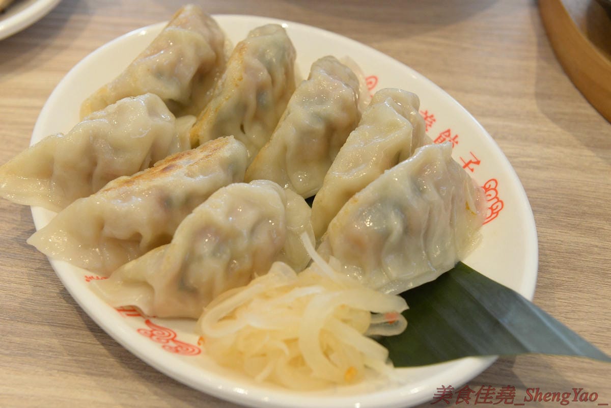[台中西區]萬虎餃子 台中店 – 台南名店正義餃子來台中開分店並且全面改名,多款人氣餃子商品原汁原味台中開賣,口味特殊具創意,文青風格店面有氣氛,附近是審計新村。(已歇業)