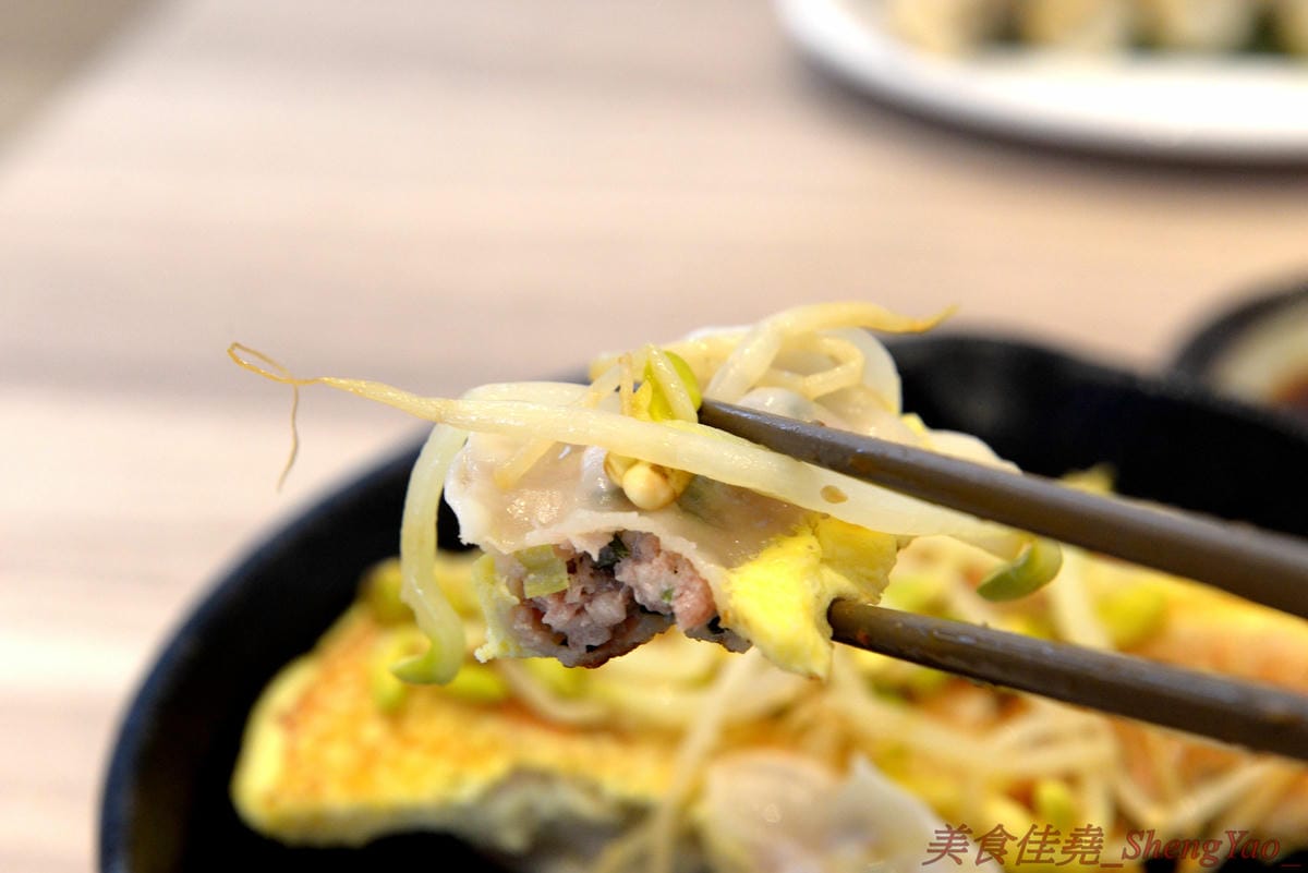 [台中西區]萬虎餃子 台中店 – 台南名店正義餃子來台中開分店並且全面改名,多款人氣餃子商品原汁原味台中開賣,口味特殊具創意,文青風格店面有氣氛,附近是審計新村。(已歇業)