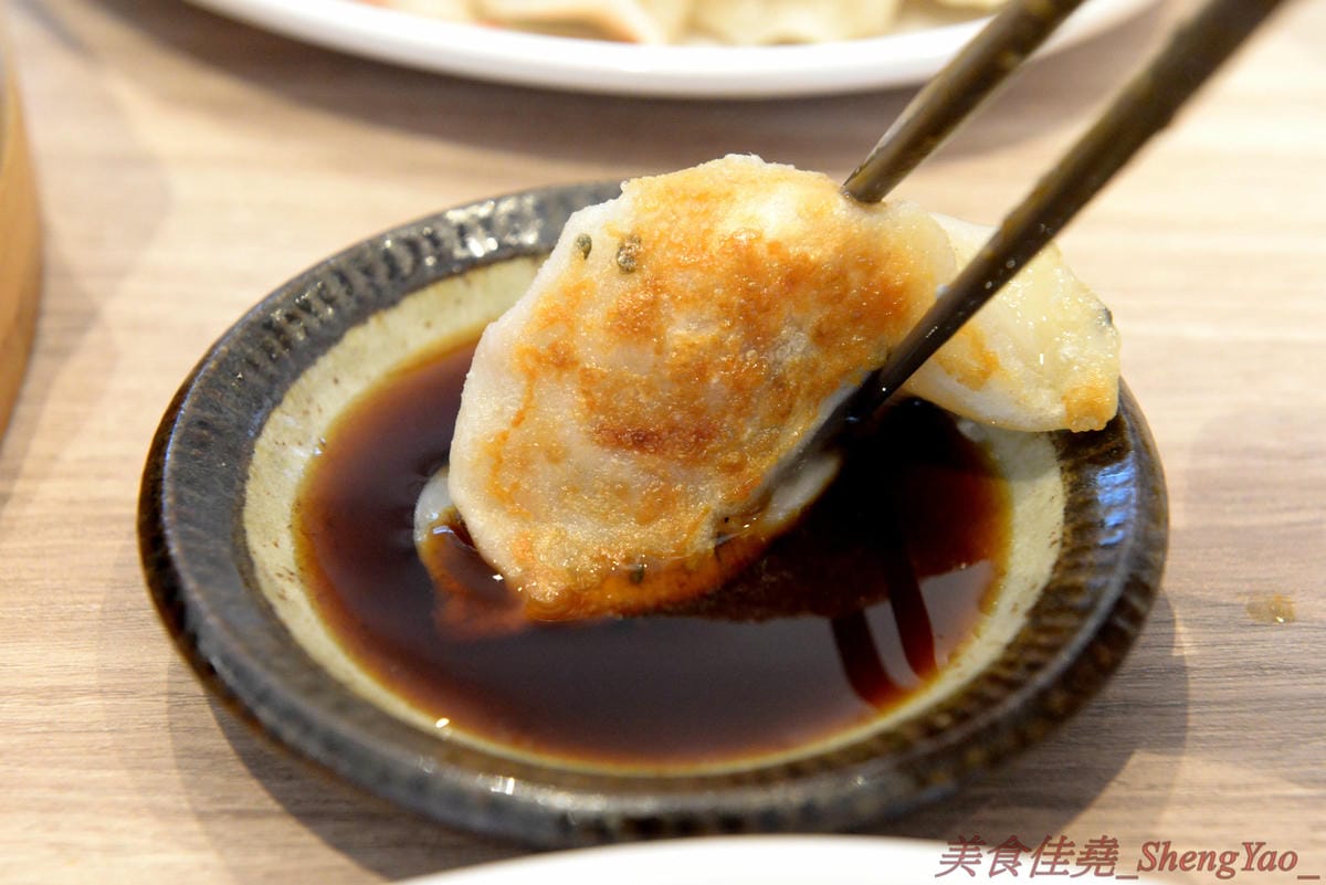 [台中西區]萬虎餃子 台中店 – 台南名店正義餃子來台中開分店並且全面改名,多款人氣餃子商品原汁原味台中開賣,口味特殊具創意,文青風格店面有氣氛,附近是審計新村。(已歇業)