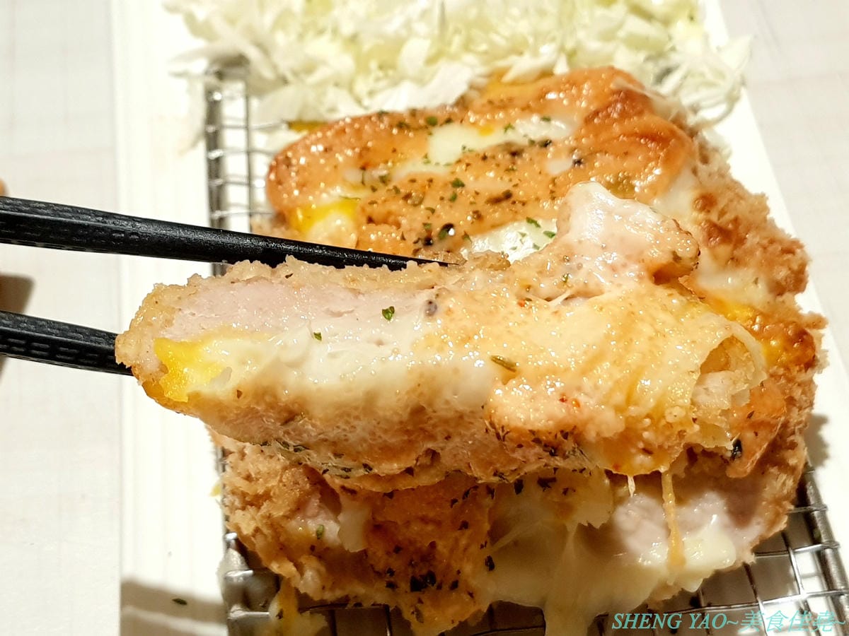 [台中北屯]茉莉公主蛋包飯 – 高雄的五目坊蛋包飯進軍台中新品牌餐廳,主打創意研發的茉莉公主起司蛋包飯,公主禮服裙是蛋包飯做的,四種醬汁可搭配,還有多樣主食能加點,造型可愛也很好吃,很