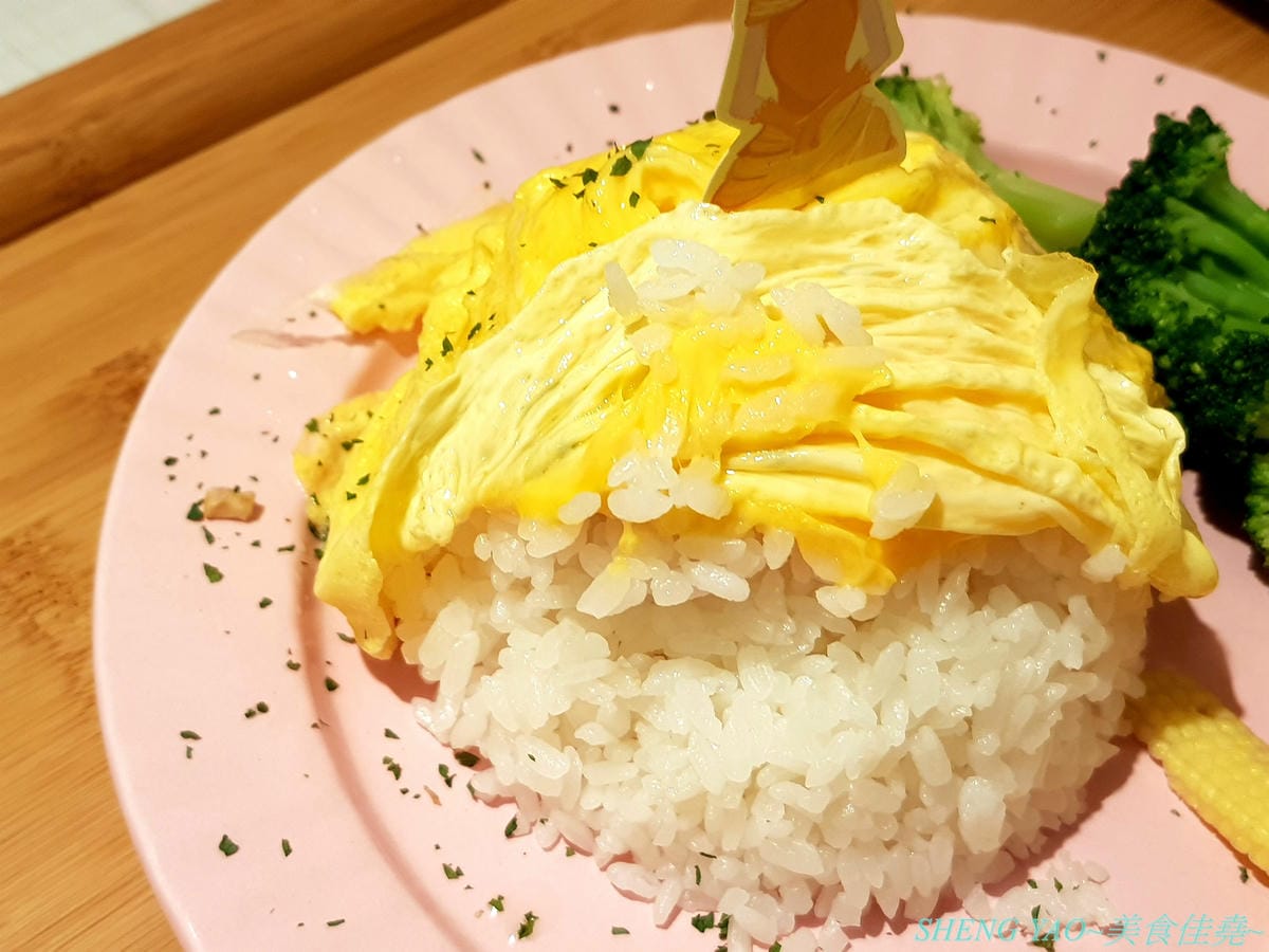 [台中北屯]茉莉公主蛋包飯 – 高雄的五目坊蛋包飯進軍台中新品牌餐廳,主打創意研發的茉莉公主起司蛋包飯,公主禮服裙是蛋包飯做的,四種醬汁可搭配,還有多樣主食能加點,造型可愛也很好吃,很