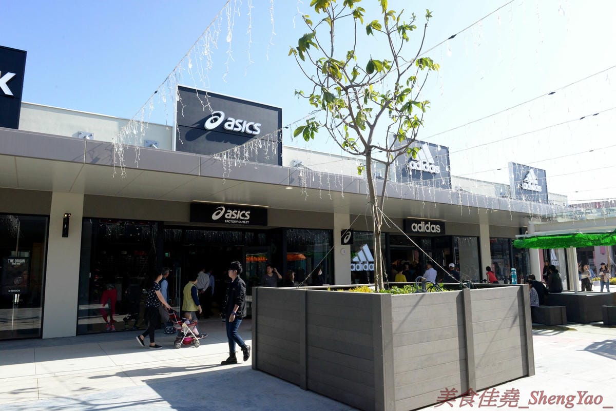 [台中梧棲]Mitsui Outlet Park 台中港 – 台中海線人的夢想與驕傲,台中三井OUTLET,全台第一座結合娛樂、時尚、美食的海港型購物商城誕生,十幾間首次登台名店進駐,還有將近60公尺摩天輪可搭乘,台中