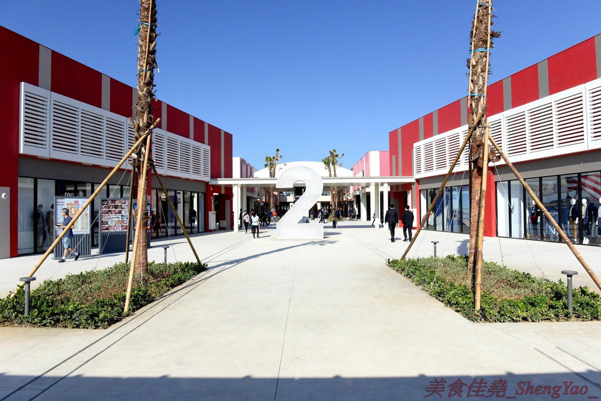 [台中梧棲]Mitsui Outlet Park 台中港 – 台中海線人的夢想與驕傲,台中三井OUTLET,全台第一座結合娛樂、時尚、美食的海港型購物商城誕生,十幾間首次登台名店進駐,還有將近60公尺摩天輪可搭乘,台中