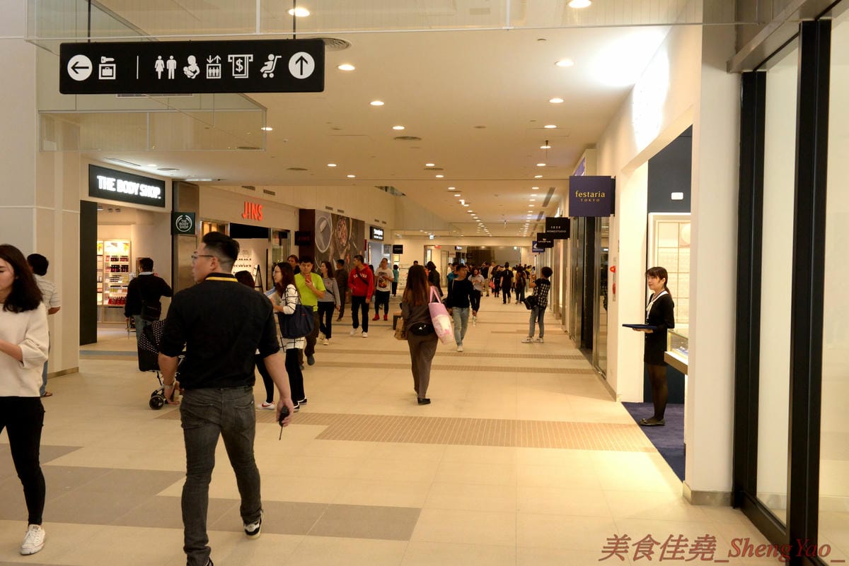[台中梧棲]Mitsui Outlet Park 台中港 – 台中海線人的夢想與驕傲,台中三井OUTLET,全台第一座結合娛樂、時尚、美食的海港型購物商城誕生,十幾間首次登台名店進駐,還有將近60公尺摩天輪可搭乘,台中