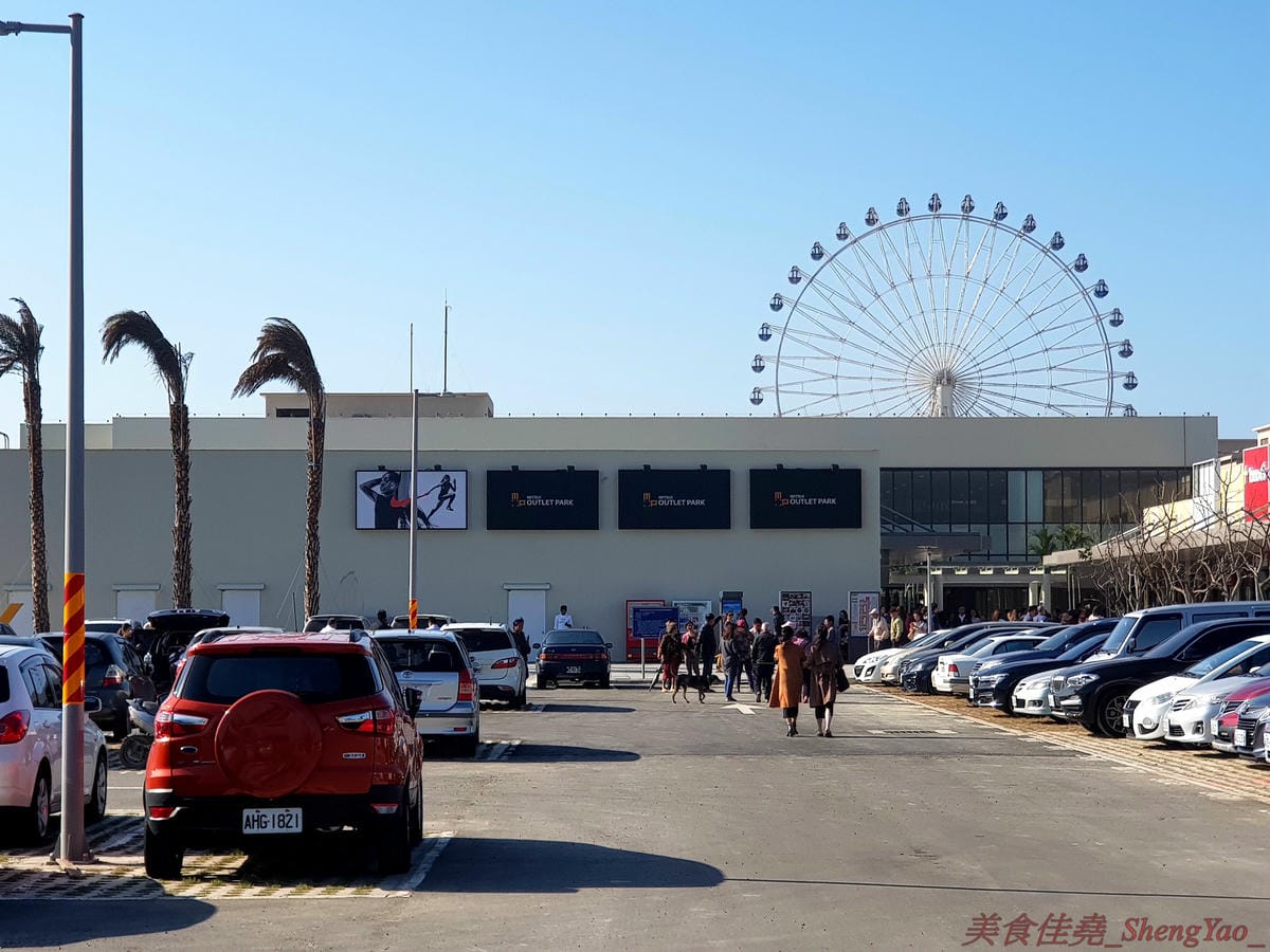 [台中梧棲]Mitsui Outlet Park 台中港 – 台中海線人的夢想與驕傲,台中三井OUTLET,全台第一座結合娛樂、時尚、美食的海港型購物商城誕生,十幾間首次登台名店進駐,還有將近60公尺摩天輪可搭乘,台中