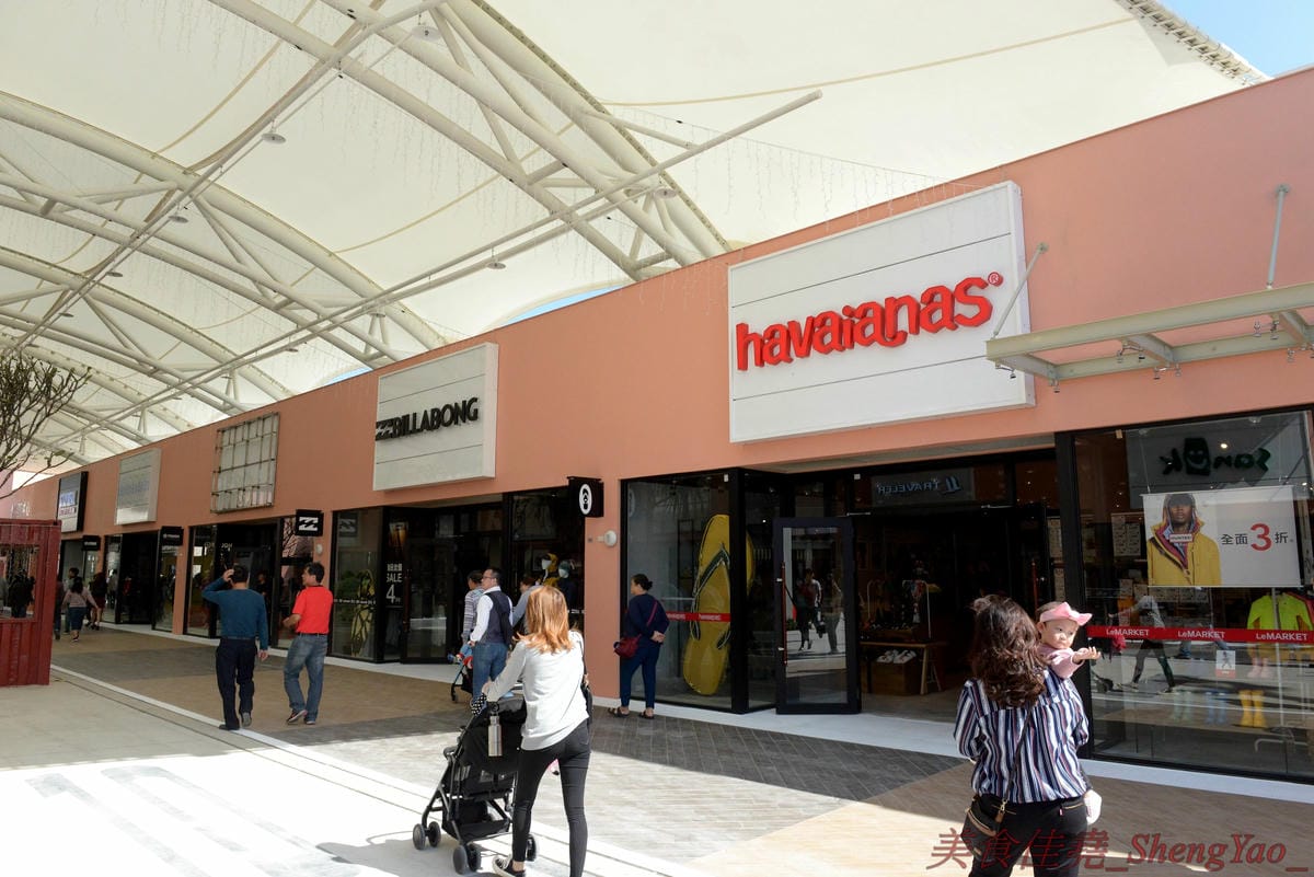 [台中梧棲]Mitsui Outlet Park 台中港 – 台中海線人的夢想與驕傲,台中三井OUTLET,全台第一座結合娛樂、時尚、美食的海港型購物商城誕生,十幾間首次登台名店進駐,還有將近60公尺摩天輪可搭乘,台中