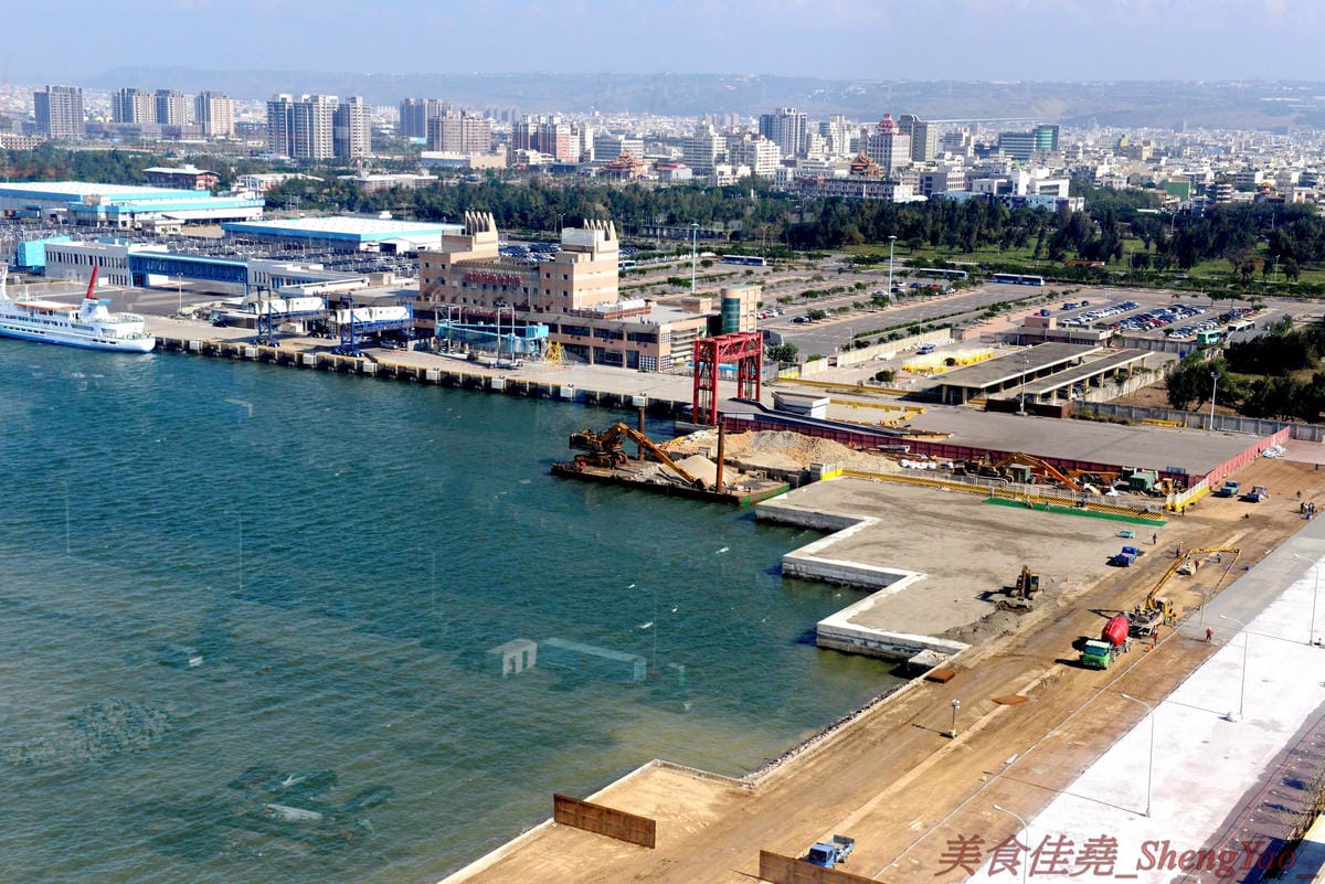 [台中梧棲]Mitsui Outlet Park 台中港 – 台中海線人的夢想與驕傲,台中三井OUTLET,全台第一座結合娛樂、時尚、美食的海港型購物商城誕生,十幾間首次登台名店進駐,還有將近60公尺摩天輪可搭乘,台中