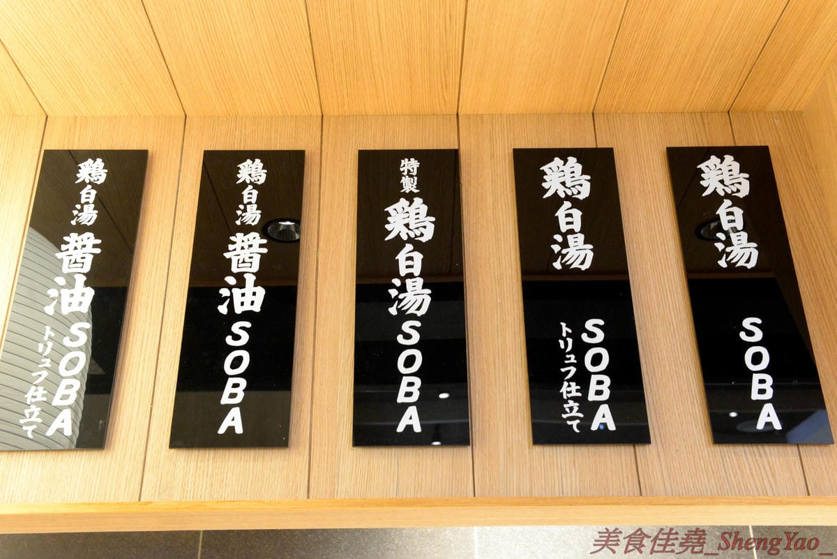 [台中梧棲]Mitsui Outlet Park 台中港 – 台中海線人的夢想與驕傲,台中三井OUTLET,全台第一座結合娛樂、時尚、美食的海港型購物商城誕生,十幾間首次登台名店進駐,還有將近60公尺摩天輪可搭乘,台中