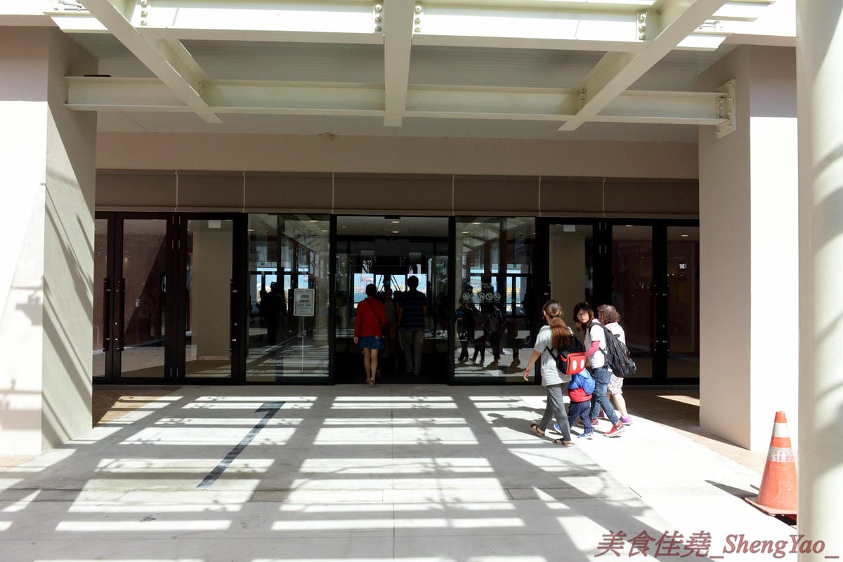 [台中梧棲]Mitsui Outlet Park 台中港 – 台中海線人的夢想與驕傲,台中三井OUTLET,全台第一座結合娛樂、時尚、美食的海港型購物商城誕生,十幾間首次登台名店進駐,還有將近60公尺摩天輪可搭乘,台中
