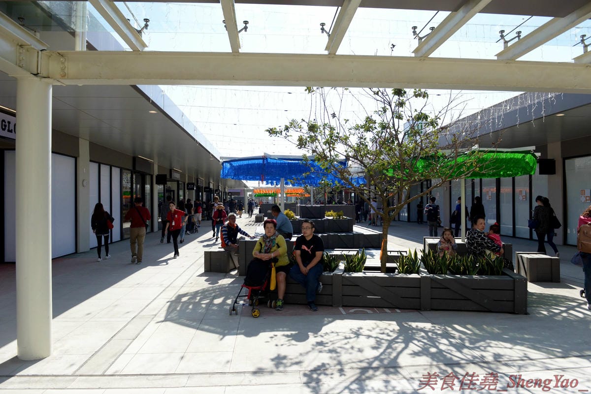 [台中梧棲]Mitsui Outlet Park 台中港 – 台中海線人的夢想與驕傲,台中三井OUTLET,全台第一座結合娛樂、時尚、美食的海港型購物商城誕生,十幾間首次登台名店進駐,還有將近60公尺摩天輪可搭乘,台中