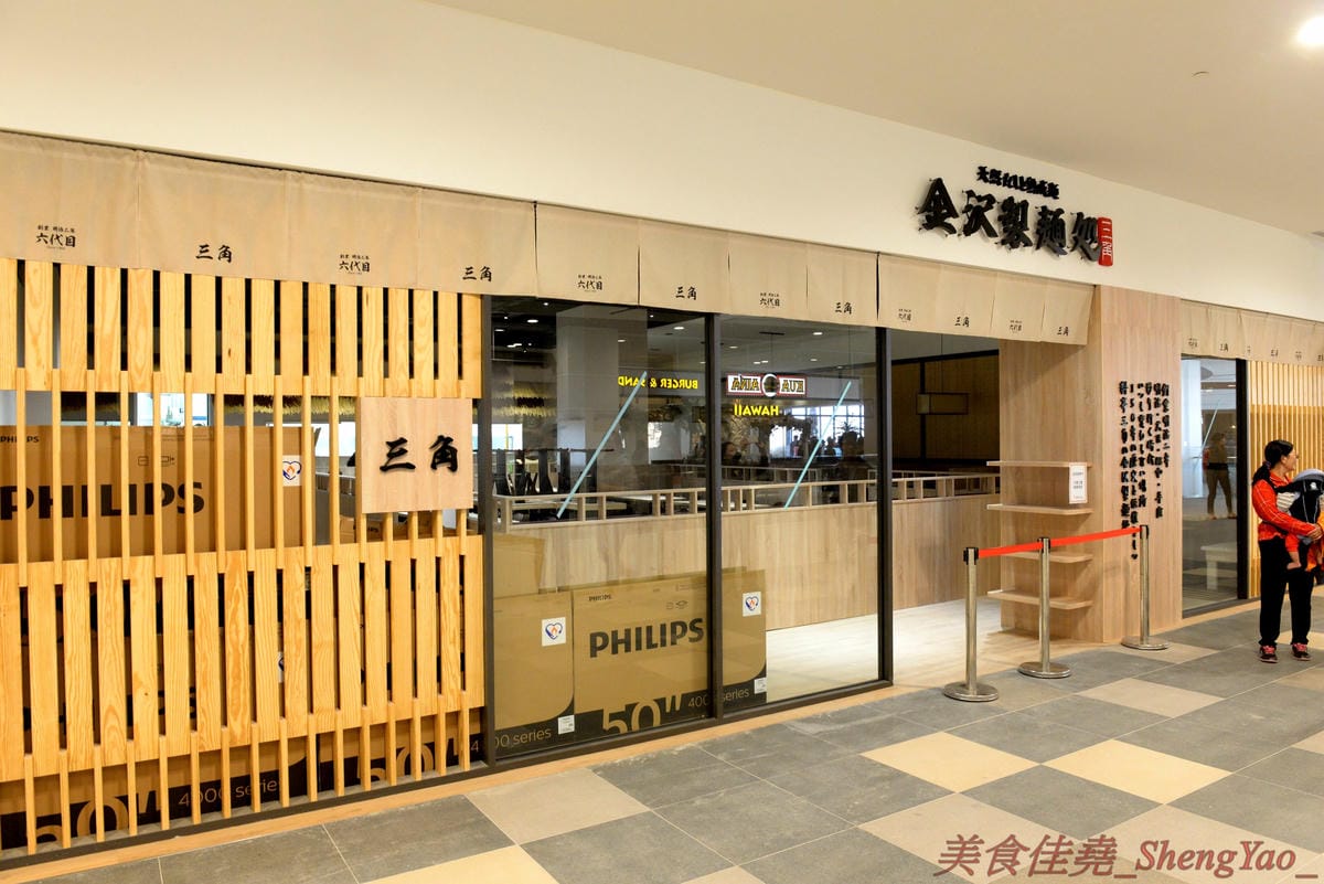 [台中梧棲]Mitsui Outlet Park 台中港 – 台中海線人的夢想與驕傲,台中三井OUTLET,全台第一座結合娛樂、時尚、美食的海港型購物商城誕生,十幾間首次登台名店進駐,還有將近60公尺摩天輪可搭乘,台中