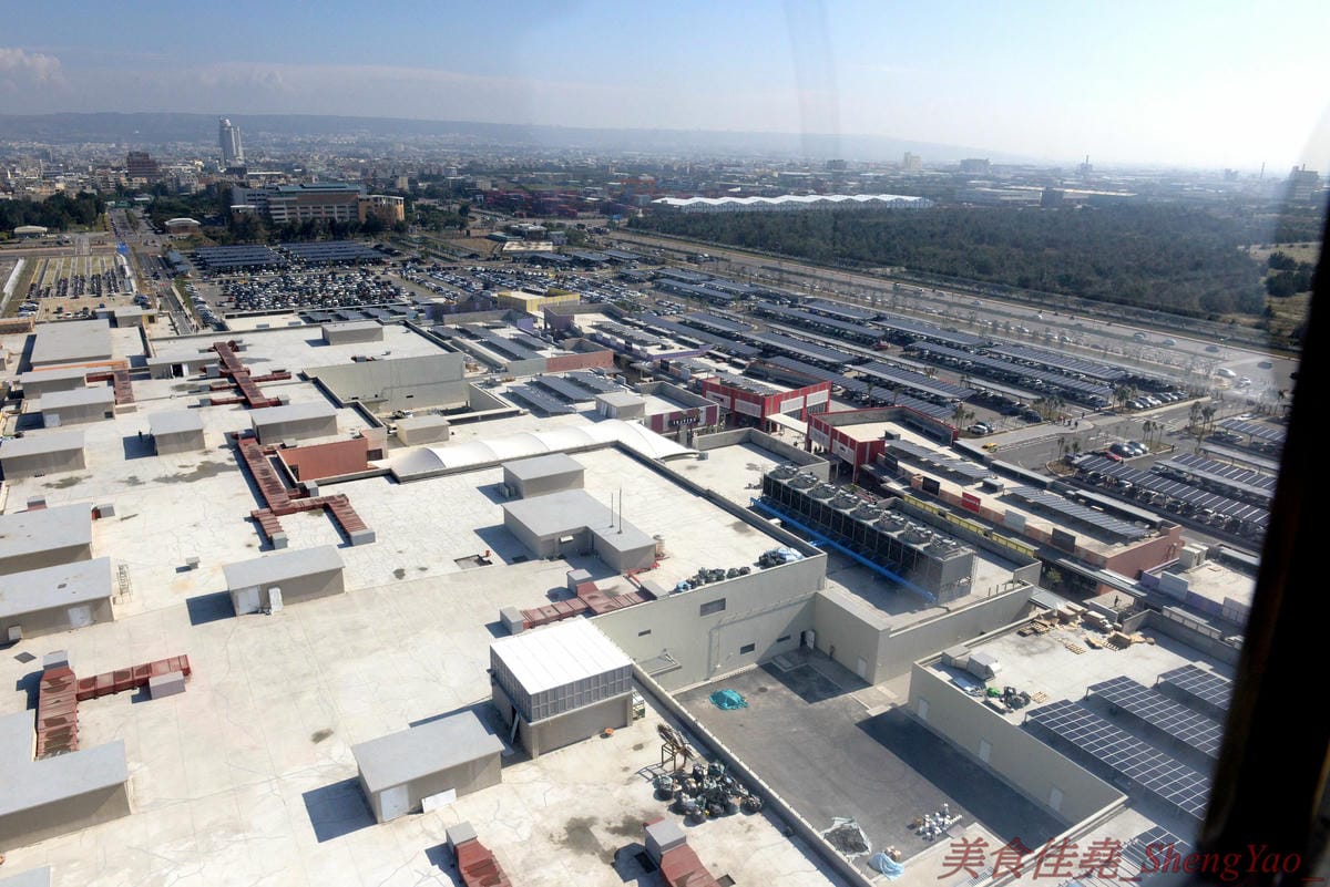 [台中梧棲]Mitsui Outlet Park 台中港 – 台中海線人的夢想與驕傲,台中三井OUTLET,全台第一座結合娛樂、時尚、美食的海港型購物商城誕生,十幾間首次登台名店進駐,還有將近60公尺摩天輪可搭乘,台中