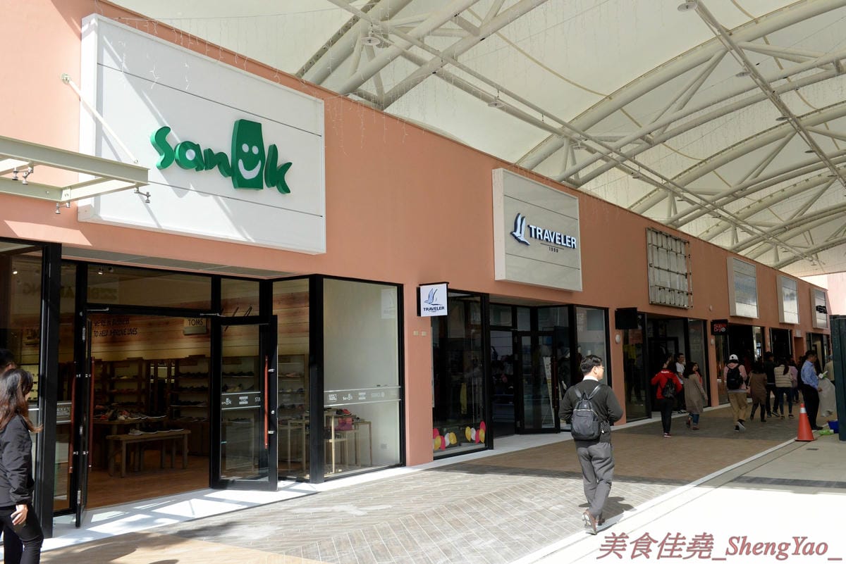 [台中梧棲]Mitsui Outlet Park 台中港 – 台中海線人的夢想與驕傲,台中三井OUTLET,全台第一座結合娛樂、時尚、美食的海港型購物商城誕生,十幾間首次登台名店進駐,還有將近60公尺摩天輪可搭乘,台中