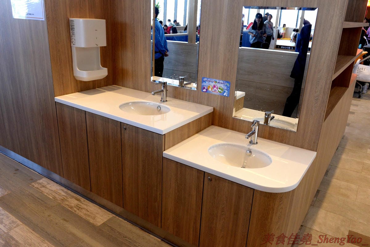 [台中梧棲]Mitsui Outlet Park 台中港 – 台中海線人的夢想與驕傲,台中三井OUTLET,全台第一座結合娛樂、時尚、美食的海港型購物商城誕生,十幾間首次登台名店進駐,還有將近60公尺摩天輪可搭乘,台中