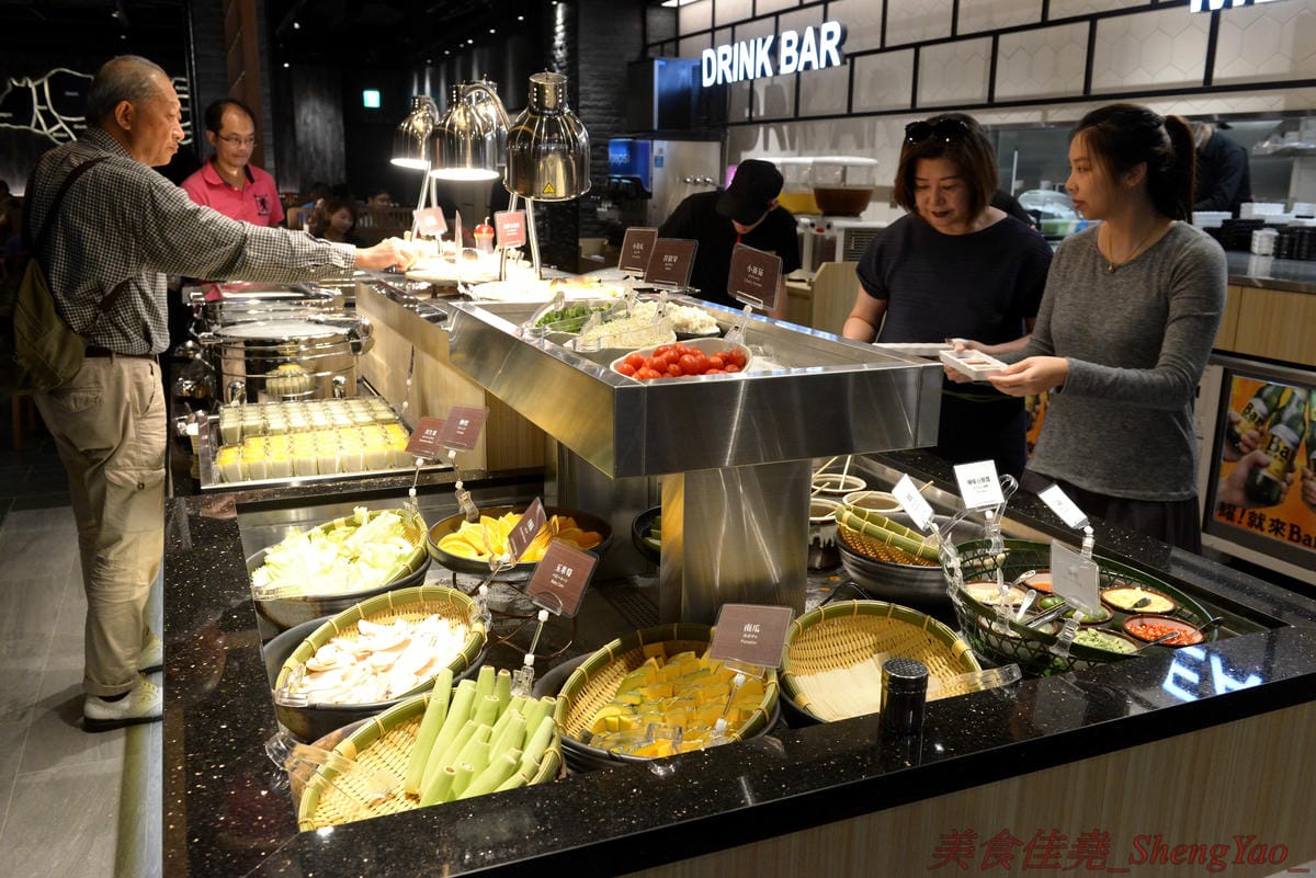 [台中梧棲]Mitsui Outlet Park 台中港 – 台中海線人的夢想與驕傲,台中三井OUTLET,全台第一座結合娛樂、時尚、美食的海港型購物商城誕生,十幾間首次登台名店進駐,還有將近60公尺摩天輪可搭乘,台中