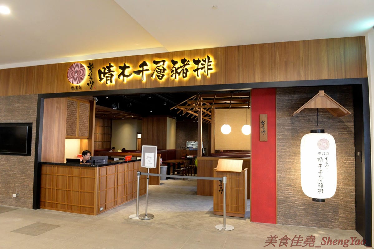 [台中梧棲]Mitsui Outlet Park 台中港 – 台中海線人的夢想與驕傲,台中三井OUTLET,全台第一座結合娛樂、時尚、美食的海港型購物商城誕生,十幾間首次登台名店進駐,還有將近60公尺摩天輪可搭乘,台中
