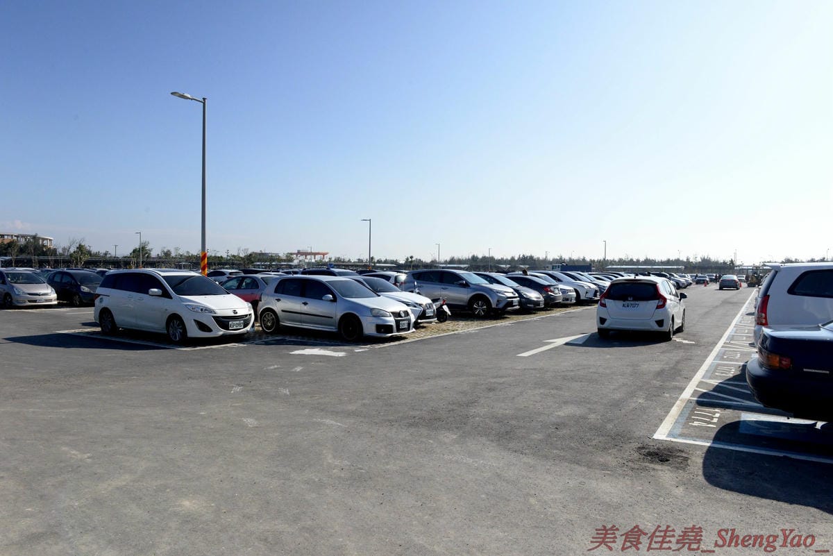 [台中梧棲]Mitsui Outlet Park 台中港 – 台中海線人的夢想與驕傲,台中三井OUTLET,全台第一座結合娛樂、時尚、美食的海港型購物商城誕生,十幾間首次登台名店進駐,還有將近60公尺摩天輪可搭乘,台中