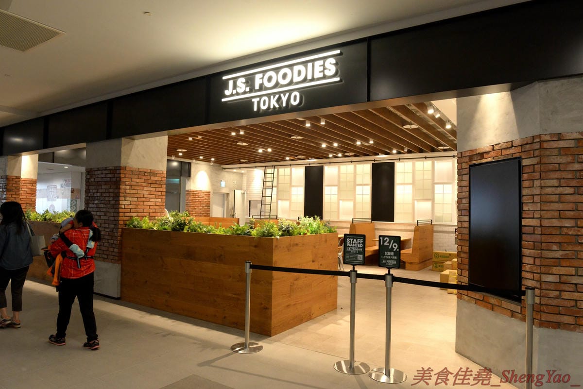 [台中梧棲]Mitsui Outlet Park 台中港 – 台中海線人的夢想與驕傲,台中三井OUTLET,全台第一座結合娛樂、時尚、美食的海港型購物商城誕生,十幾間首次登台名店進駐,還有將近60公尺摩天輪可搭乘,台中
