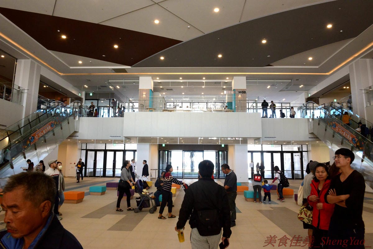 [台中梧棲]Mitsui Outlet Park 台中港 – 台中海線人的夢想與驕傲,台中三井OUTLET,全台第一座結合娛樂、時尚、美食的海港型購物商城誕生,十幾間首次登台名店進駐,還有將近60公尺摩天輪可搭乘,台中