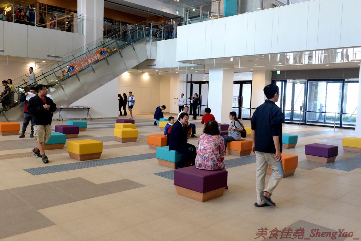 [台中梧棲]Mitsui Outlet Park 台中港 – 台中海線人的夢想與驕傲,台中三井OUTLET,全台第一座結合娛樂、時尚、美食的海港型購物商城誕生,十幾間首次登台名店進駐,還有將近60公尺摩天輪可搭乘,台中