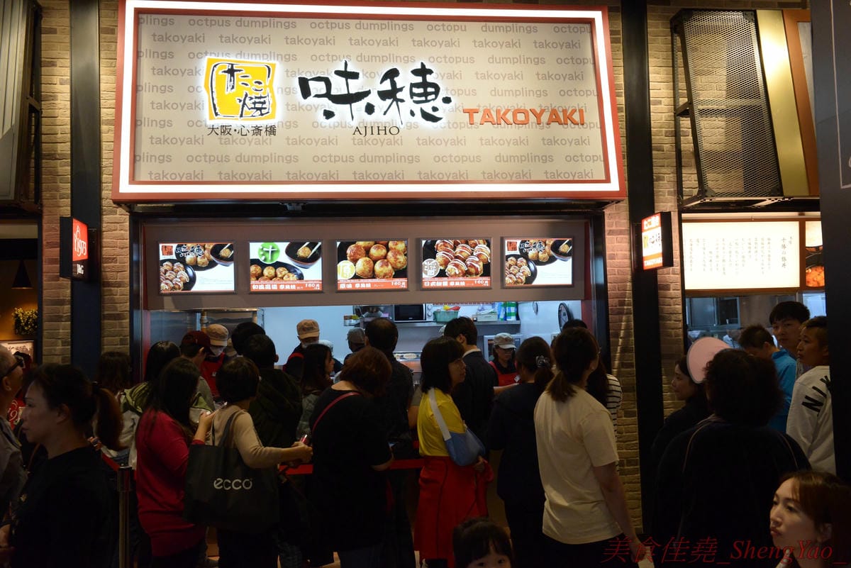 [台中梧棲]Mitsui Outlet Park 台中港 – 台中海線人的夢想與驕傲,台中三井OUTLET,全台第一座結合娛樂、時尚、美食的海港型購物商城誕生,十幾間首次登台名店進駐,還有將近60公尺摩天輪可搭乘,台中
