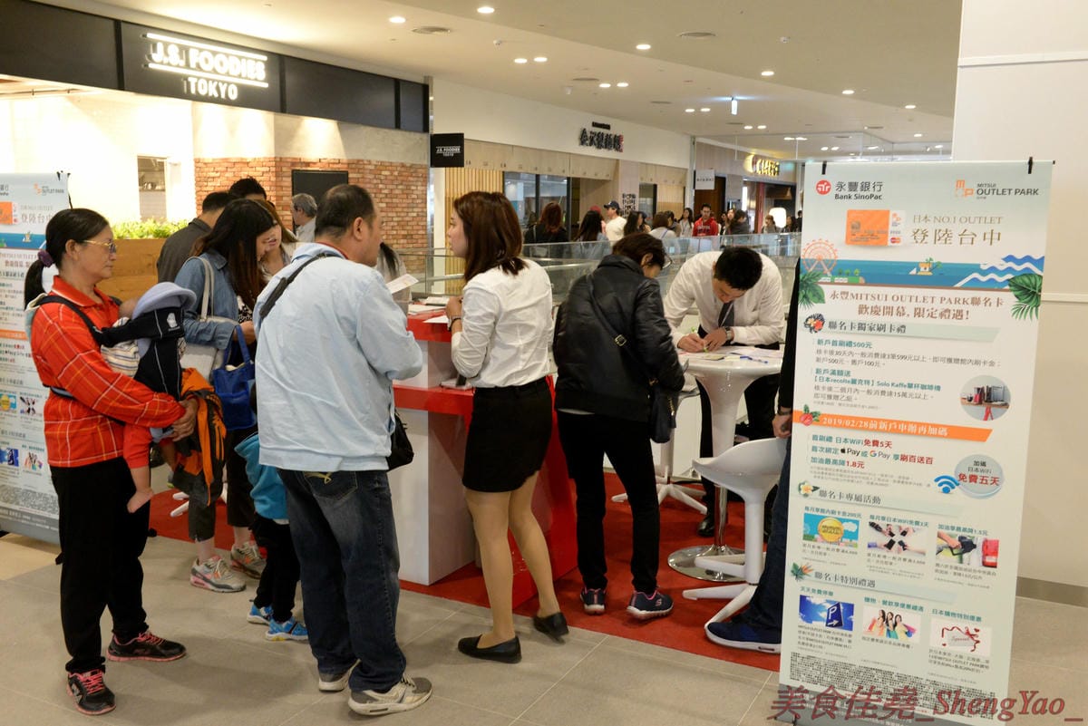 [台中梧棲]Mitsui Outlet Park 台中港 – 台中海線人的夢想與驕傲,台中三井OUTLET,全台第一座結合娛樂、時尚、美食的海港型購物商城誕生,十幾間首次登台名店進駐,還有將近60公尺摩天輪可搭乘,台中