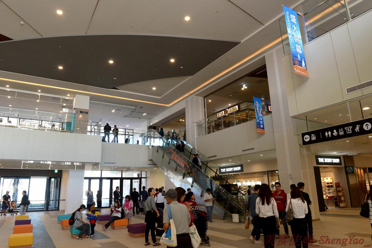 [台中梧棲]Mitsui Outlet Park 台中港 – 台中海線人的夢想與驕傲,台中三井OUTLET,全台第一座結合娛樂、時尚、美食的海港型購物商城誕生,十幾間首次登台名店進駐,還有將近60公尺摩天輪可搭乘,台中