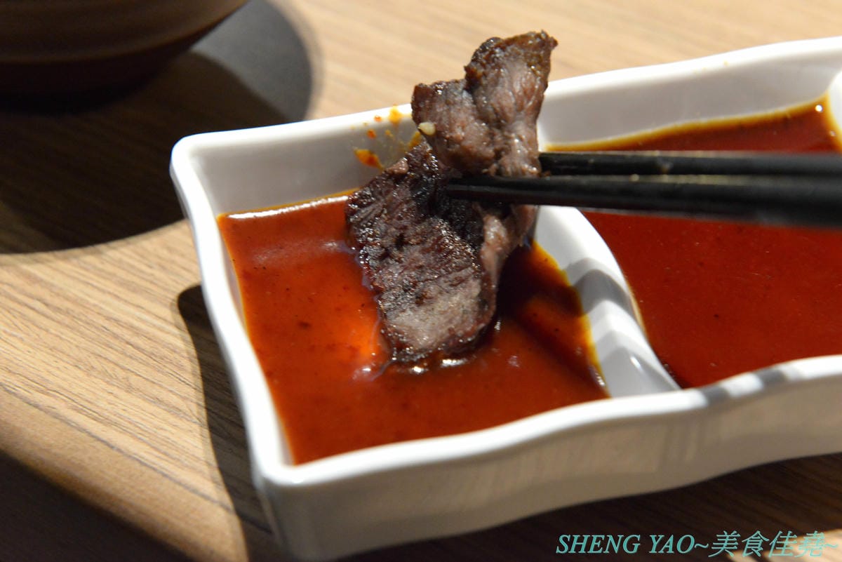 [台中梧棲]KINTAN BUFFET 金舌燒肉 – 東京人氣頂級燒肉店台灣首家店,主打和牛吃到飽,四種價位可選,除了吃到飽之外中午也有提供商業午餐,自助吧超精緻豐富,炒烏龍麵、咖哩雞,連牛丼都有。現場
