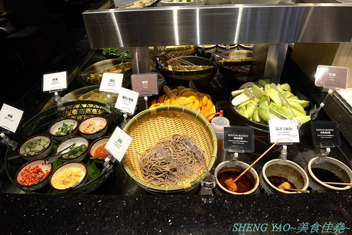 [台中梧棲]KINTAN BUFFET 金舌燒肉 – 東京人氣頂級燒肉店台灣首家店,主打和牛吃到飽,四種價位可選,除了吃到飽之外中午也有提供商業午餐,自助吧超精緻豐富,炒烏龍麵、咖哩雞,連牛丼都有。現場
