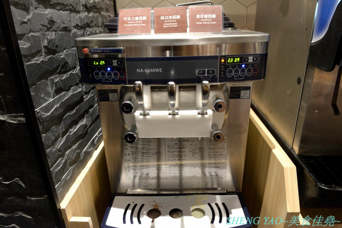 [台中梧棲]KINTAN BUFFET 金舌燒肉 – 東京人氣頂級燒肉店台灣首家店,主打和牛吃到飽,四種價位可選,除了吃到飽之外中午也有提供商業午餐,自助吧超精緻豐富,炒烏龍麵、咖哩雞,連牛丼都有。現場