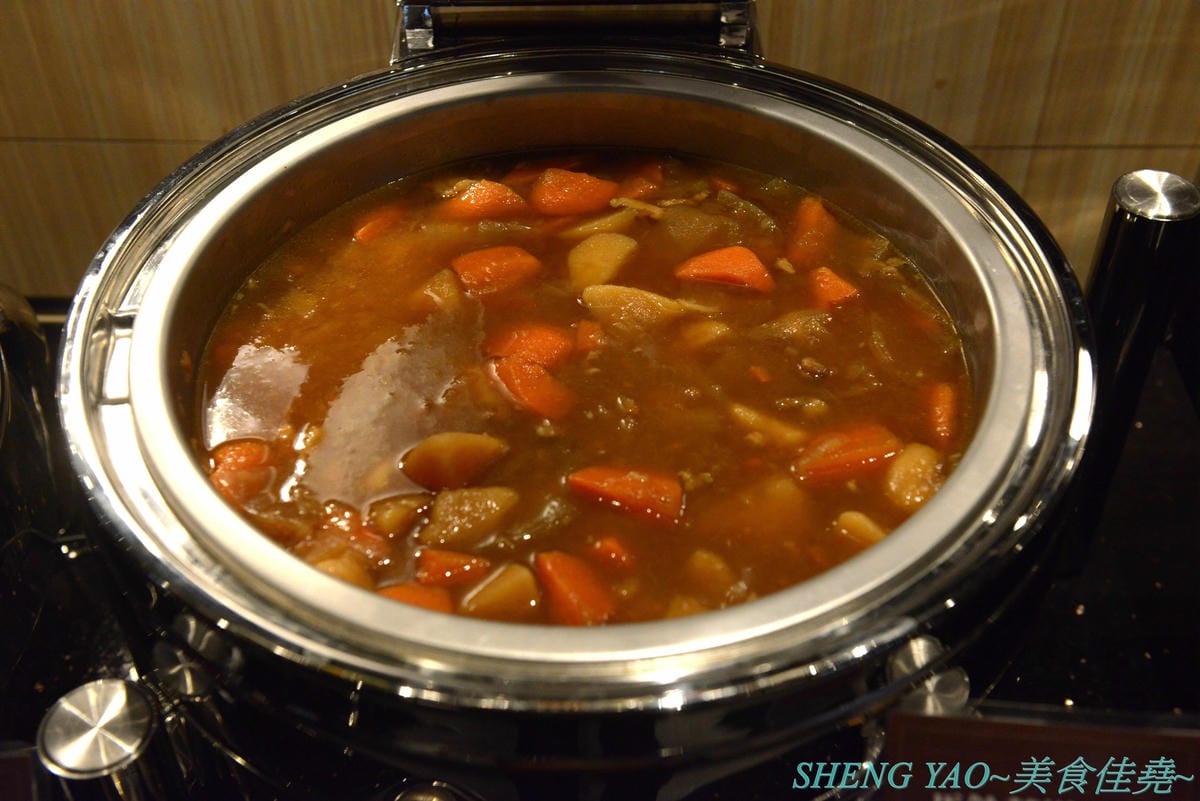 [台中梧棲]KINTAN BUFFET 金舌燒肉 – 東京人氣頂級燒肉店台灣首家店,主打和牛吃到飽,四種價位可選,除了吃到飽之外中午也有提供商業午餐,自助吧超精緻豐富,炒烏龍麵、咖哩雞,連牛丼都有。現場