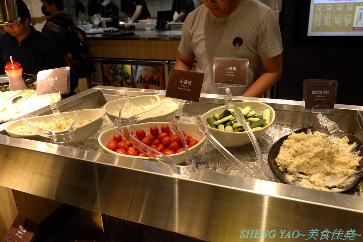[台中梧棲]KINTAN BUFFET 金舌燒肉 – 東京人氣頂級燒肉店台灣首家店,主打和牛吃到飽,四種價位可選,除了吃到飽之外中午也有提供商業午餐,自助吧超精緻豐富,炒烏龍麵、咖哩雞,連牛丼都有。現場