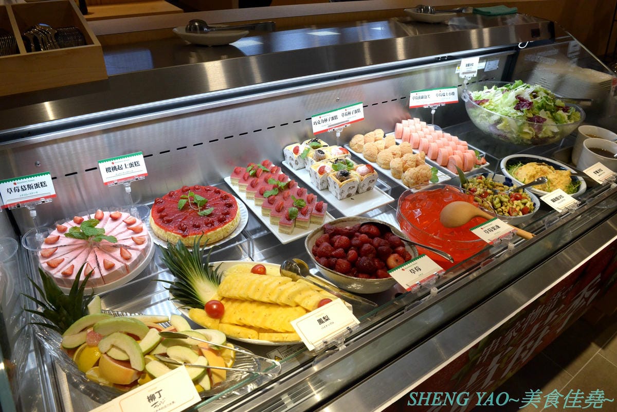 [台中梧棲]串家物語 台中港店 – 來自大阪的人氣串炸店,台灣第二家分店,主打肉品、海鮮、蔬菜等30種串炸吃到飽,自己動手炸挺有樂趣的,店內自助吧也很有水準,吃完衣服沒有油煙味很神奇。