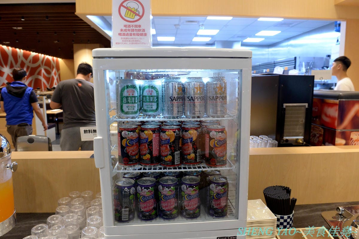 [台中梧棲]串家物語 台中港店 – 來自大阪的人氣串炸店,台灣第二家分店,主打肉品、海鮮、蔬菜等30種串炸吃到飽,自己動手炸挺有樂趣的,店內自助吧也很有水準,吃完衣服沒有油煙味很神奇。