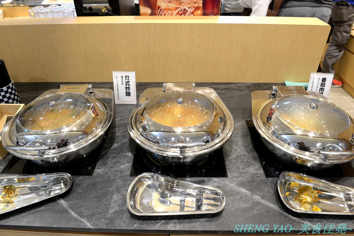 [台中梧棲]串家物語 台中港店 – 來自大阪的人氣串炸店,台灣第二家分店,主打肉品、海鮮、蔬菜等30種串炸吃到飽,自己動手炸挺有樂趣的,店內自助吧也很有水準,吃完衣服沒有油煙味很神奇。