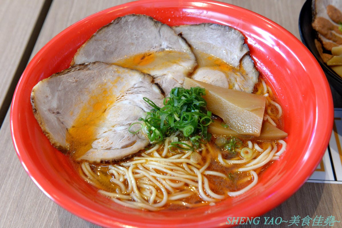 [台中梧棲]五之神水產 台中港店- 東京新宿知名拉麵店”五之神製作所”的台灣二號店,以水產為店名,主打魚、蝦、干貝等海鮮湯頭拉麵,台灣限定濃厚石斑拉麵推薦必點,價位不貴,開在OUTLET內感覺相