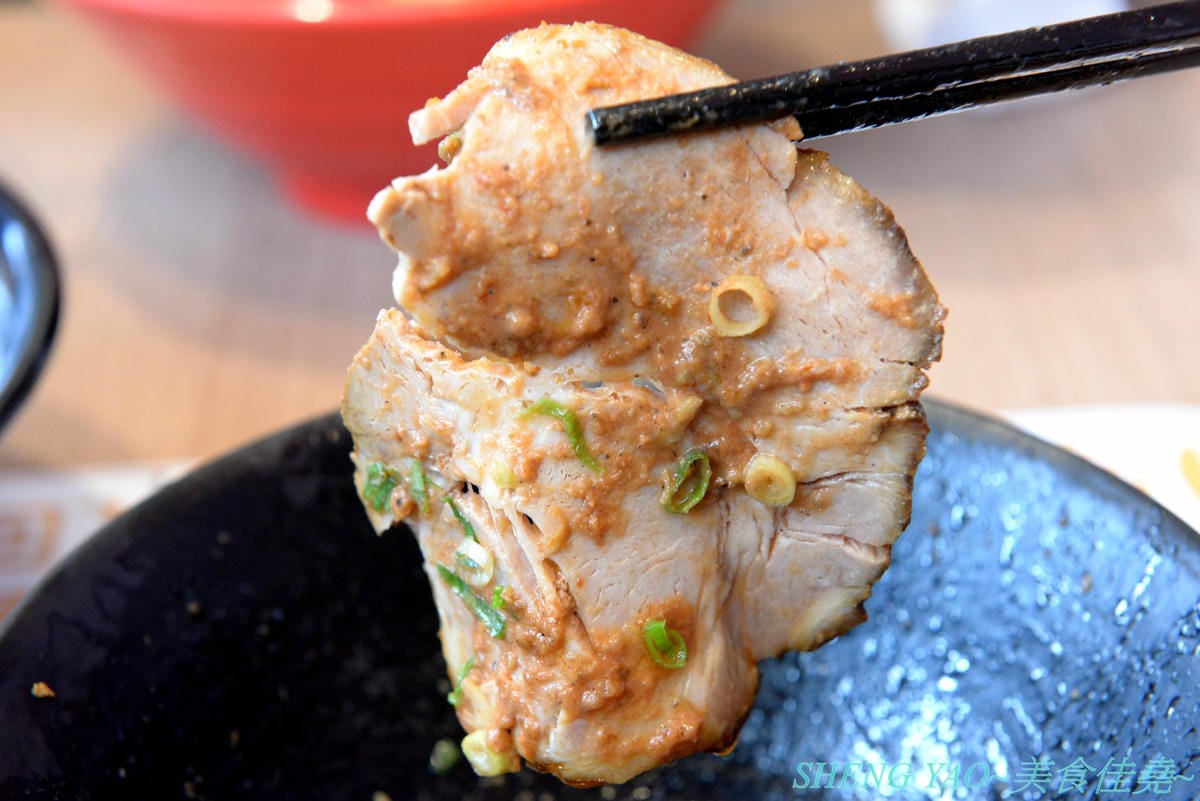 [台中梧棲]五之神水產 台中港店- 東京新宿知名拉麵店”五之神製作所”的台灣二號店,以水產為店名,主打魚、蝦、干貝等海鮮湯頭拉麵,台灣限定濃厚石斑拉麵推薦必點,價位不貴,開在OUTLET內感覺相