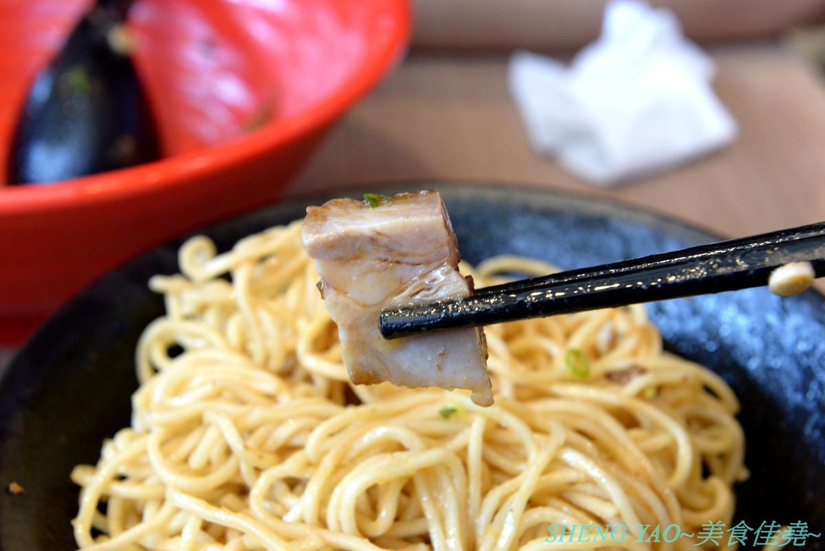 [台中梧棲]五之神水產 台中港店- 東京新宿知名拉麵店”五之神製作所”的台灣二號店,以水產為店名,主打魚、蝦、干貝等海鮮湯頭拉麵,台灣限定濃厚石斑拉麵推薦必點,價位不貴,開在OUTLET內感覺相