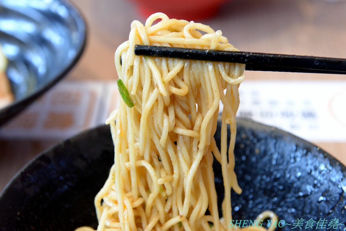 [台中梧棲]五之神水產 台中港店- 東京新宿知名拉麵店”五之神製作所”的台灣二號店,以水產為店名,主打魚、蝦、干貝等海鮮湯頭拉麵,台灣限定濃厚石斑拉麵推薦必點,價位不貴,開在OUTLET內感覺相