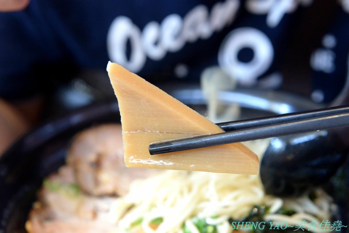 [台中梧棲]五之神水產 台中港店- 東京新宿知名拉麵店”五之神製作所”的台灣二號店,以水產為店名,主打魚、蝦、干貝等海鮮湯頭拉麵,台灣限定濃厚石斑拉麵推薦必點,價位不貴,開在OUTLET內感覺相