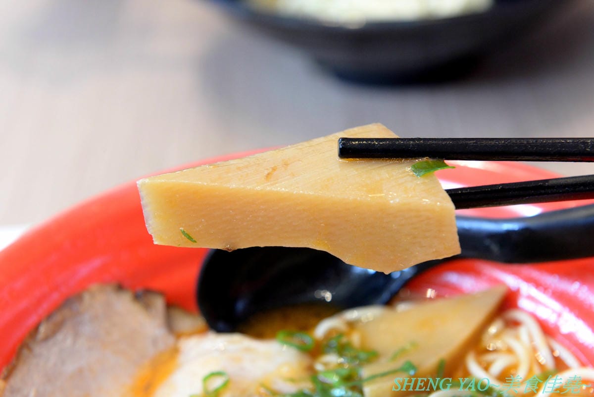 [台中梧棲]五之神水產 台中港店- 東京新宿知名拉麵店”五之神製作所”的台灣二號店,以水產為店名,主打魚、蝦、干貝等海鮮湯頭拉麵,台灣限定濃厚石斑拉麵推薦必點,價位不貴,開在OUTLET內感覺相