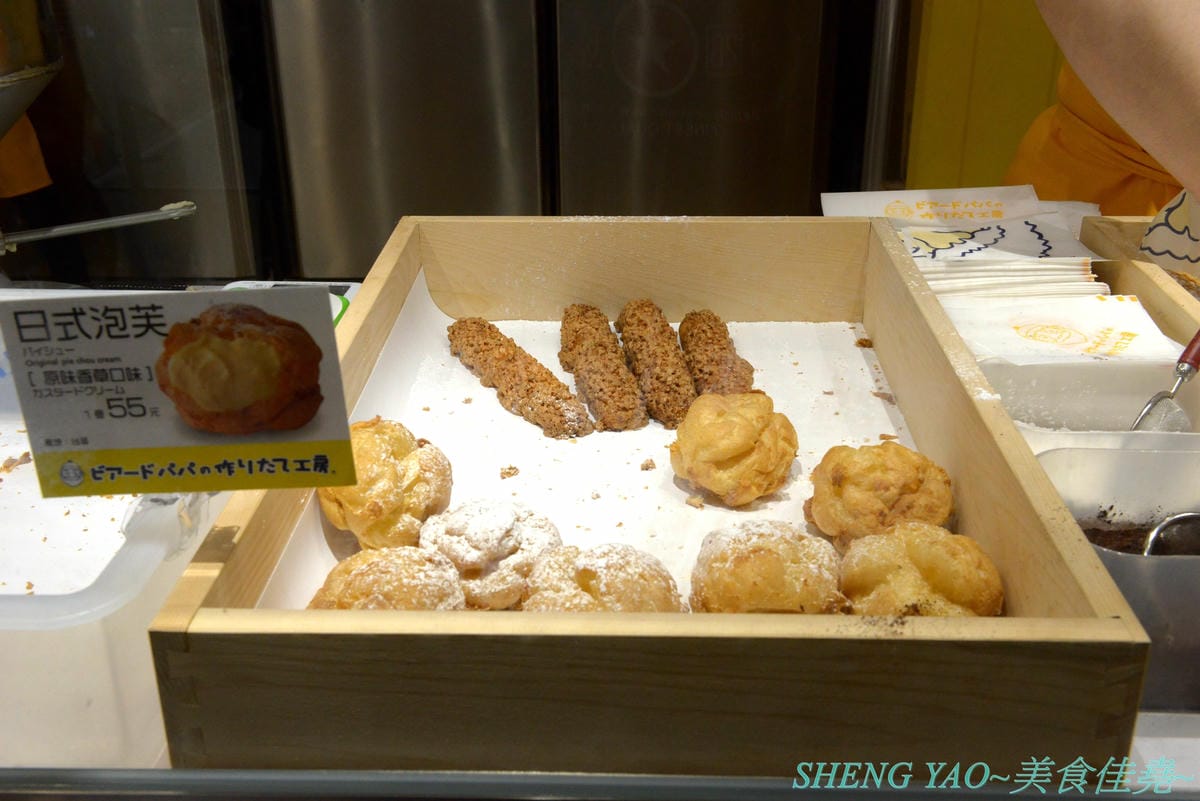 [台中梧棲]Beard Papa’s 台中港店 – 日本超人氣日式泡芙專賣店在台中也有分店了,超可怕排隊人潮,一切都只為了那猶如拳頭般大、外皮香酥細綿、內餡無比飽滿的泡芙兒啊