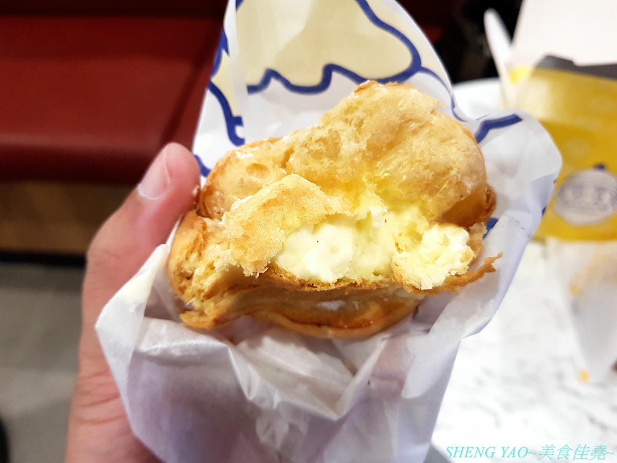 [台中梧棲]Beard Papa’s 台中港店 – 日本超人氣日式泡芙專賣店在台中也有分店了,超可怕排隊人潮,一切都只為了那猶如拳頭般大、外皮香酥細綿、內餡無比飽滿的泡芙兒啊