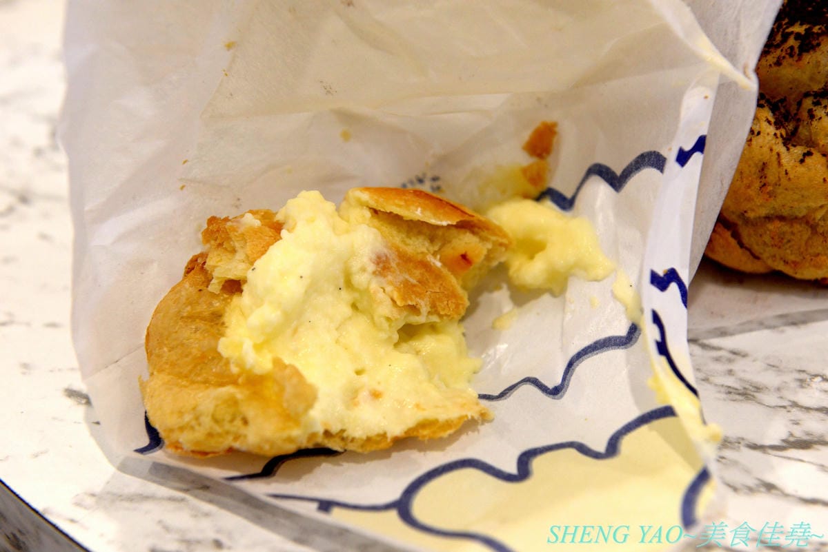 [台中梧棲]Beard Papa’s 台中港店 – 日本超人氣日式泡芙專賣店在台中也有分店了,超可怕排隊人潮,一切都只為了那猶如拳頭般大、外皮香酥細綿、內餡無比飽滿的泡芙兒啊
