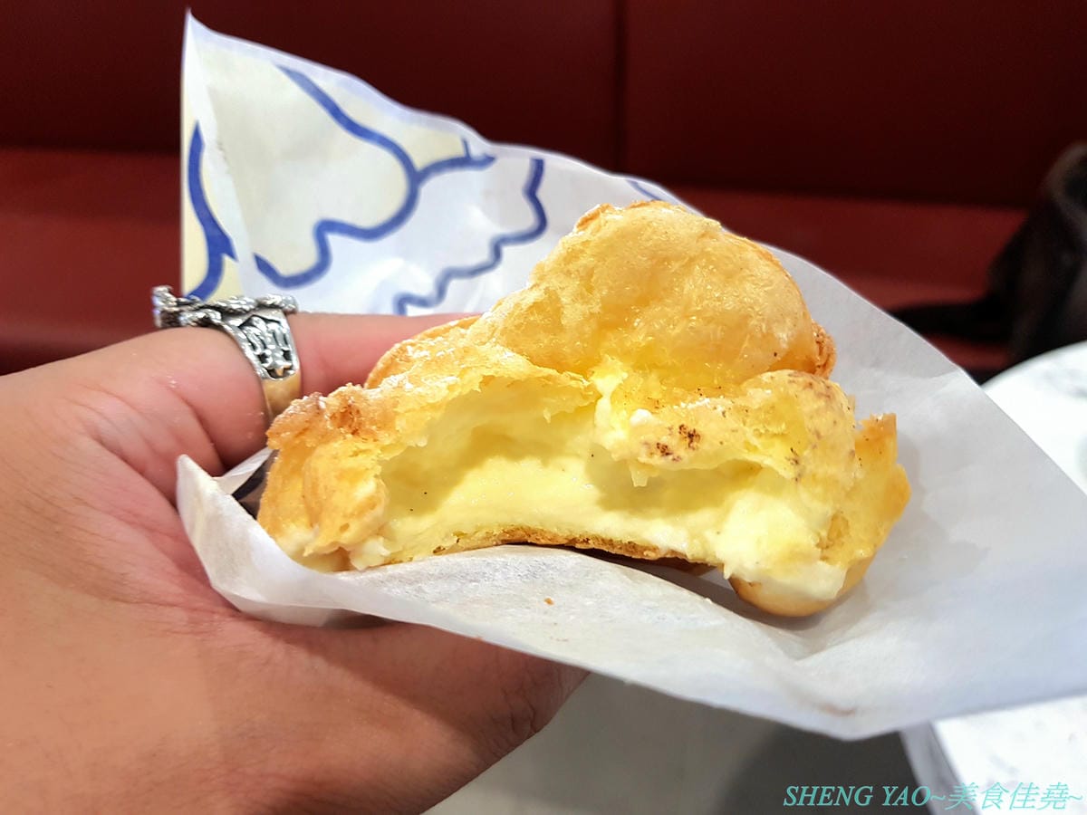 [台中梧棲]Beard Papa’s 台中港店 – 日本超人氣日式泡芙專賣店在台中也有分店了,超可怕排隊人潮,一切都只為了那猶如拳頭般大、外皮香酥細綿、內餡無比飽滿的泡芙兒啊