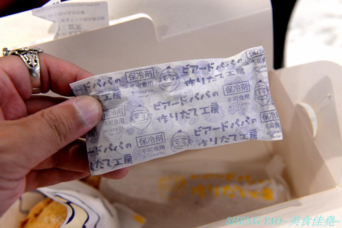 [台中梧棲]Beard Papa’s 台中港店 – 日本超人氣日式泡芙專賣店在台中也有分店了,超可怕排隊人潮,一切都只為了那猶如拳頭般大、外皮香酥細綿、內餡無比飽滿的泡芙兒啊