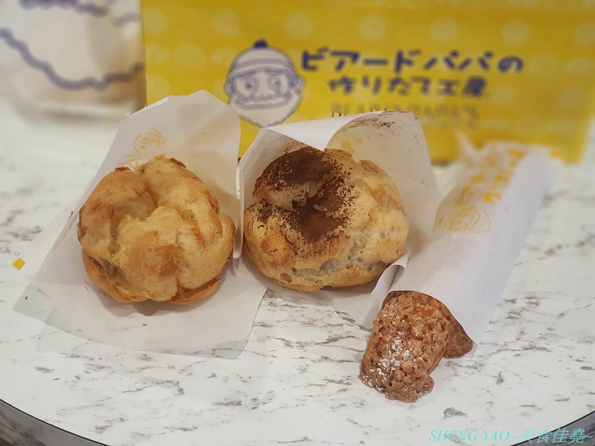 [台中梧棲]Beard Papa’s 台中港店 – 日本超人氣日式泡芙專賣店在台中也有分店了,超可怕排隊人潮,一切都只為了那猶如拳頭般大、外皮香酥細綿、內餡無比飽滿的泡芙兒啊
