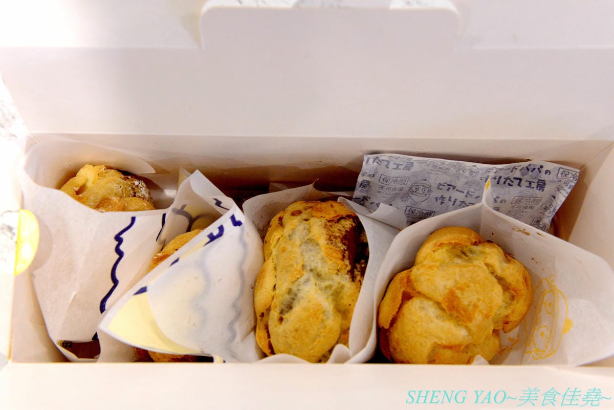 [台中梧棲]Beard Papa’s 台中港店 – 日本超人氣日式泡芙專賣店在台中也有分店了,超可怕排隊人潮,一切都只為了那猶如拳頭般大、外皮香酥細綿、內餡無比飽滿的泡芙兒啊